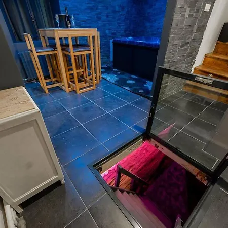 Apartment L'appartose, Triplex Jacuzzi, Aix-les-bains
