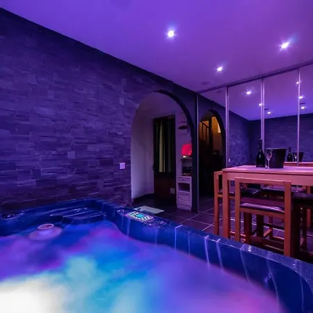 Apartment L'appartose, Triplex Jacuzzi, Aix-les-bains *